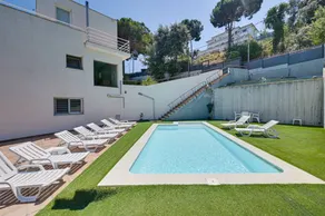 Grande villa entièrement équipée avec piscine privée, jardin et barbecue - Image 5