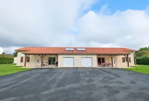 Duo of Houses at Mas des Chênes with Air Conditioning and Shared Pool in the Heart of Périgord - Image 2