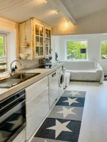 Holiday home with barbeque & terrace - Image 4