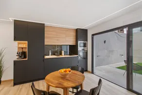Apartment with terrace - Image 5
