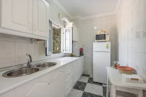 Ample holiday home with private pool & barbeque | Mountain view - Image 4