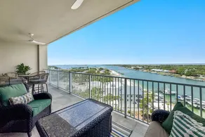Flat with BBQ & pool | City view - Image 2