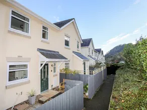 Family-friendly cottage with garden - Image 2