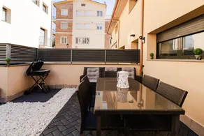 Holiday home with BBQ & terrace | Lake view - Image 4