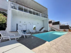 Ferienhaus mit Terrasse, privatem Pool und Garten - Image 2