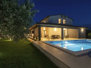 Holiday home with garden, barbeque & terrace - Image 2