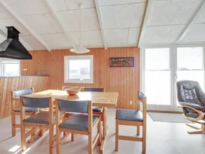 Pleasant holiday home with sauna | Beach nearby | Pet-friendly - Image 2