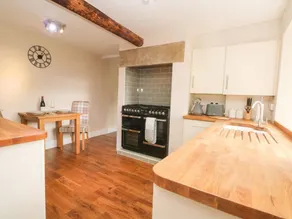 Cottage with terrace & garden | Pet-friendly - Image 5