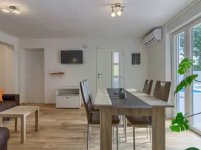 House with BBQ, private pool & terrace - Image 4