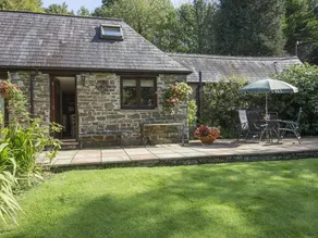 Cottage with garden & BBQ - Image 4