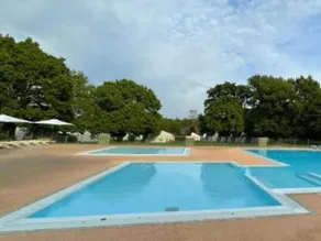 Chalet with heated pool & terrace - Image 2