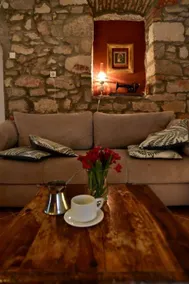 Holiday home with jacuzzi, terrace & garden - Image 5