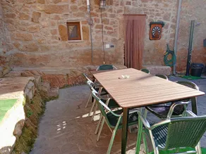 Familienorientiertes großzügiges Ferienhaus mit Garten, Terrasse und privatem Pool | Stadtblick | Haustiere erlaubt - Image 2