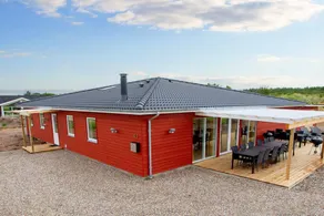 House with sauna, terrace & garden - Image 3