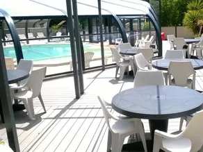 Chalet with heated pool & terrace - Image 3