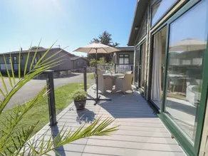 Cottage with garden & pool | Beach view - Image 3