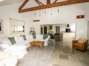 Fully equipped charming cottage with BBQ & garden | Pet-friendly - Image 3