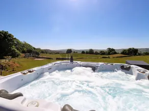 Family-friendly nice cottage with garden & jacuzzi | Beach view - Image 2