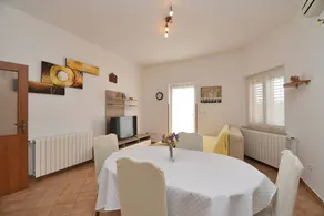Fully equipped pleasant flat with barbeque, garden & pool | Garden view - Image 5