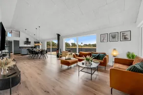 Family-friendly house with terrace, sauna & hot tub | Next to the beach | Dogs allowed - Image 3