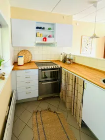 Colourful flat near beach and nature - Image 5