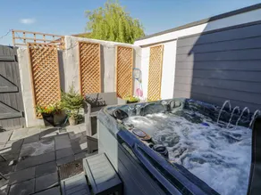 Children-friendly cottage with garden & hot tub | Beach view | Pet-friendly - Image 3