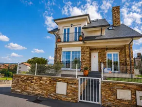 Los cuetos, casa para 6 personas con jardín y parking, a pocos minutos de Suances - Image 2