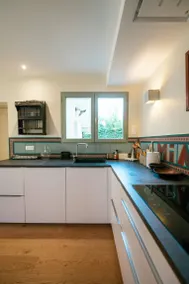Holiday home with barbecue, garden & terrace - Image 5