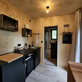 Eco-Responsible Designed Tiny House Perfect to Recharge in Sonchamps, Île-de-France - Image 3