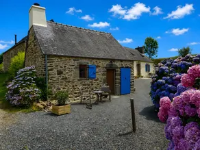 Gîte Chèvrefeuille - Pen Ar Voas: Private Terrace, Shared Garden & Wi-Fi - Image 3