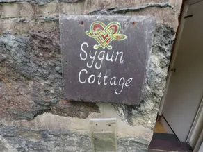 Cottage with garden - Image 2
