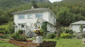 House with garden & terrace - Image 3
