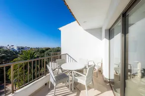 Flat with pool - Image 2