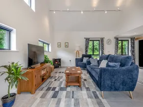 Cottage with garden - Image 3