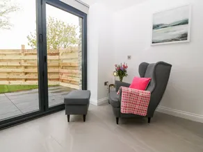 Cottage with garden & jacuzzi - Image 4