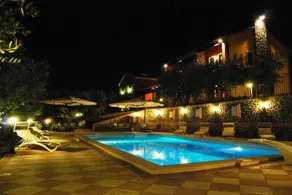 Tenuta Fortelongo: Camera con Vista Giardino - Image 5