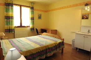 Cottage with barbecue, terrace & garden - Image 3