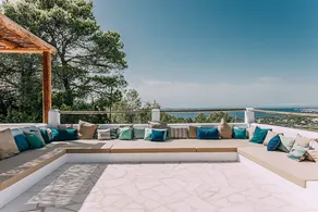 Ample villa with terrace, barbeque & jacuzzi | Mountain view - Image 3