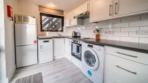 Holiday home with fast internet & garden - Image 3