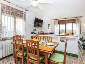 House with terrace, BBQ & private pool - Image 3