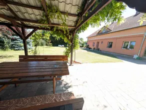 House with barbecue, terrace & garden - Image 2