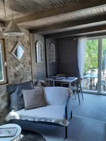 Chalet with hot tub, terrace & pool - Image 3