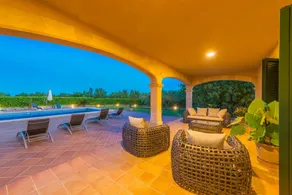 Child-friendly ample villa with BBQ, private pool & garden - Image 5