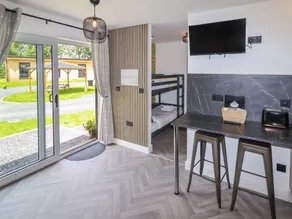 Cottage with garden & hot tub | Pets are welcome - Image 2