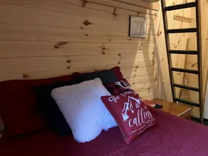 Quaint Tiny Cabin Great for a Couples Escape in Ontario - Image 5