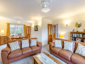 Cottage with garden & barbecue - Image 3