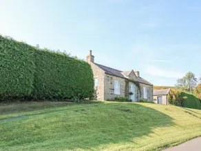 Family-friendly lovely cottage with garden & jacuzzi - Image 3