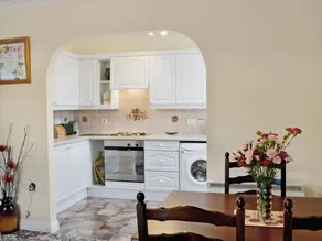 Child-friendly lovely cottage with garden & terrace - Image 4