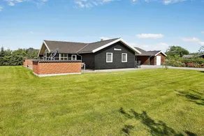 Holiday home with barbeque, terrace & garden | Dogs allowed - Image 4