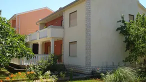 Apartment with BBQ, terrace & garden - Image 5